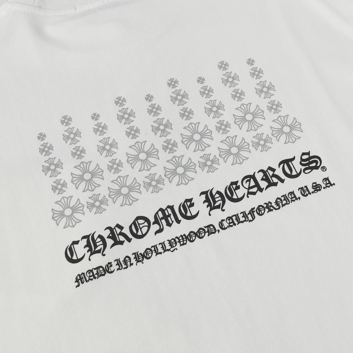 🅿️170 CHROME HEARTS/Chrome Heart CH starry cross printed short-sleeved T-shirt The fabric is made of 280g heavy combed cotton, customized with 32 count 1*1 threads. The ready-made garments are washed twice. The fabric is comfortable and skin-friendly without any strange feeling. Custom-dyed fabrics with high textile density, good drape and not easy to deform. The thick texture and compact spinning process will not affect the breathability of the fabric. The color saturation is very high. Imported digital direct-injection printing technology. A versatile and good-looking short sleeve. The loose fit covers the flesh and looks slim. Color: black, white Size: XS-L
